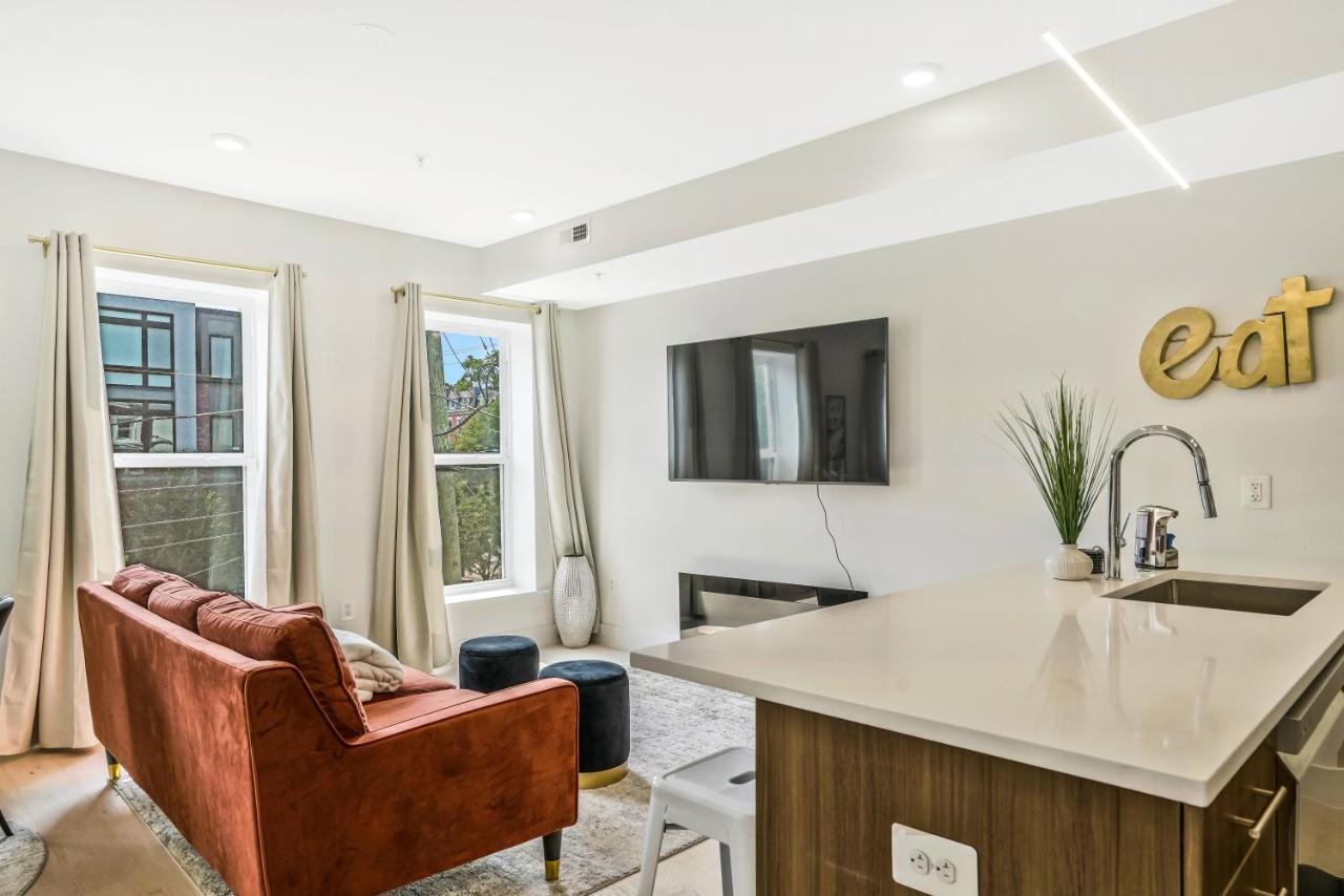 Luxurious And Stylish 2 Bedroom 2 Bathroom Suite Вашингтон Екстериор снимка