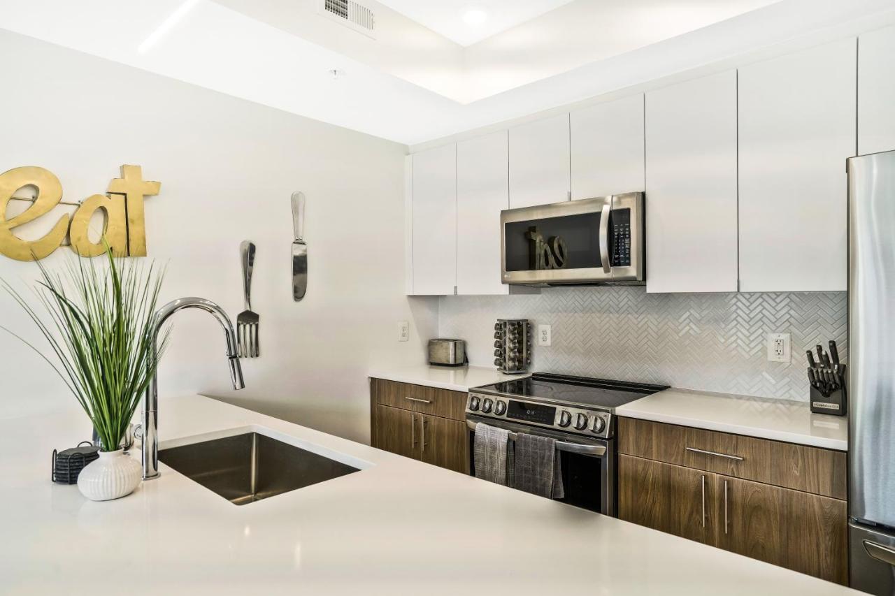Luxurious And Stylish 2 Bedroom 2 Bathroom Suite Вашингтон Екстериор снимка