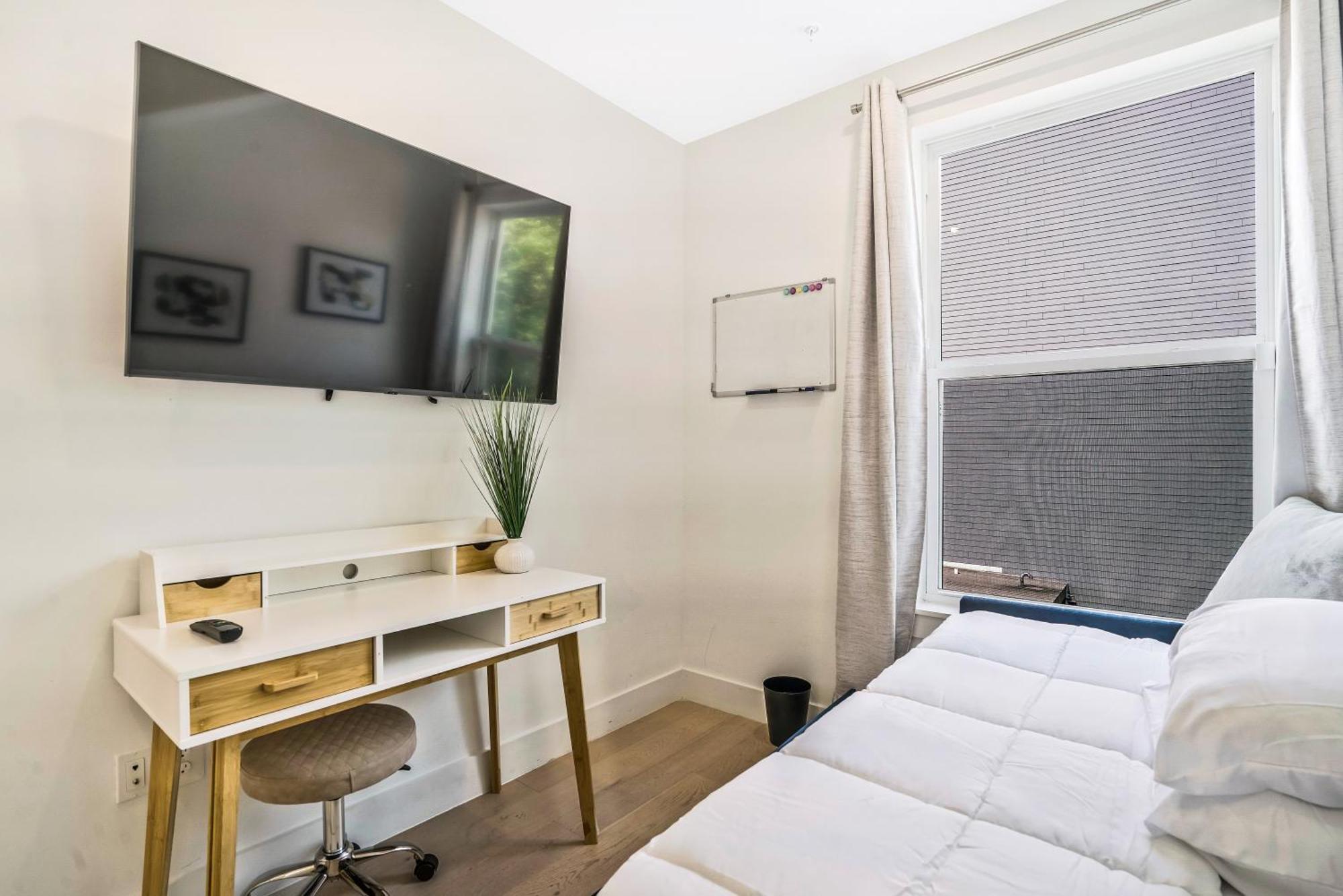 Luxurious And Stylish 2 Bedroom 2 Bathroom Suite Вашингтон Екстериор снимка